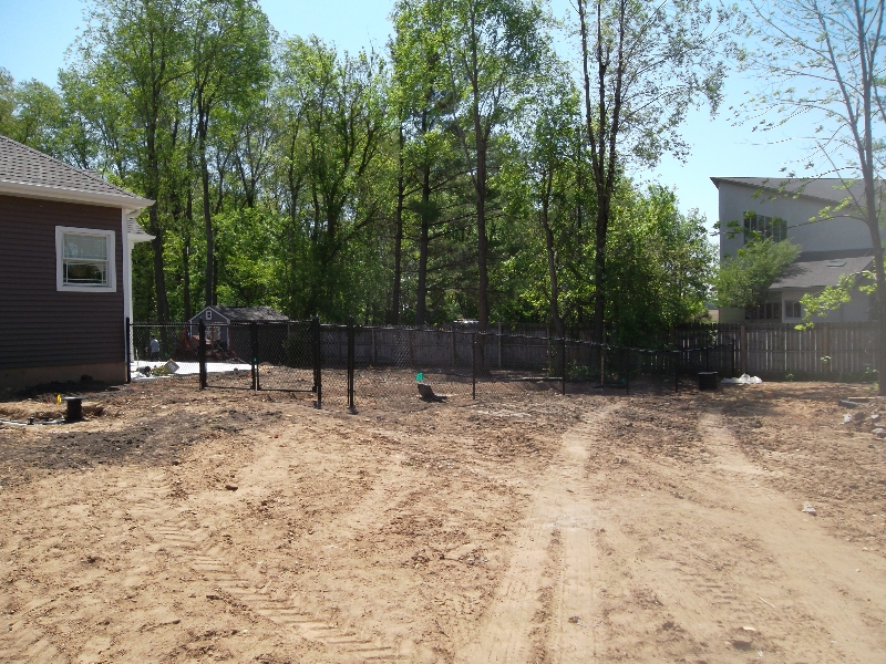 Residential Vinyl Chain Link Fencing2