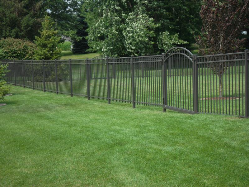 Residential Aluminum Fencing4