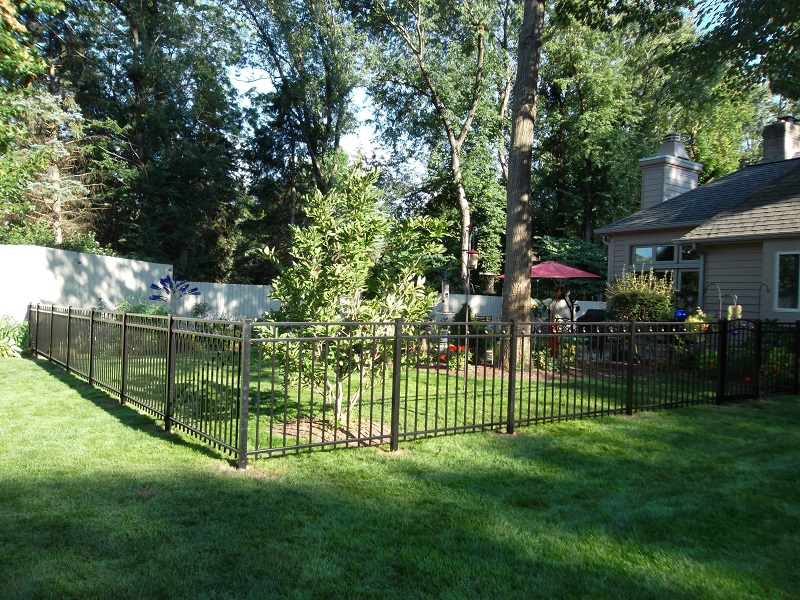 Residential Aluminum Fencing7
