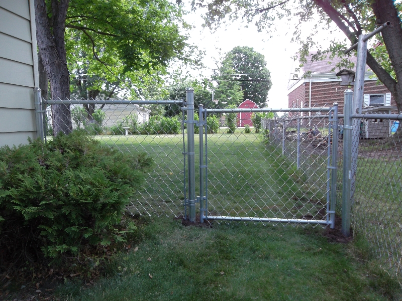 Residential Chain Link Fencing9