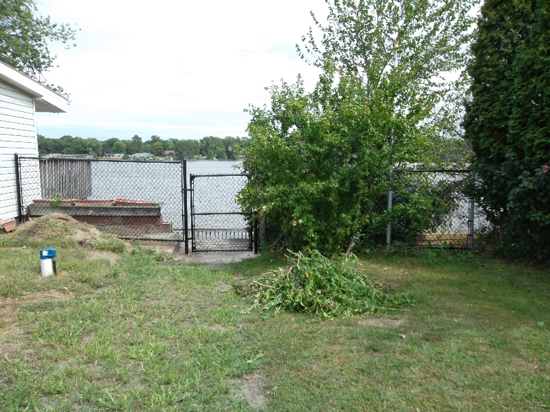 Residential Vinyl Chain Link Fencing15