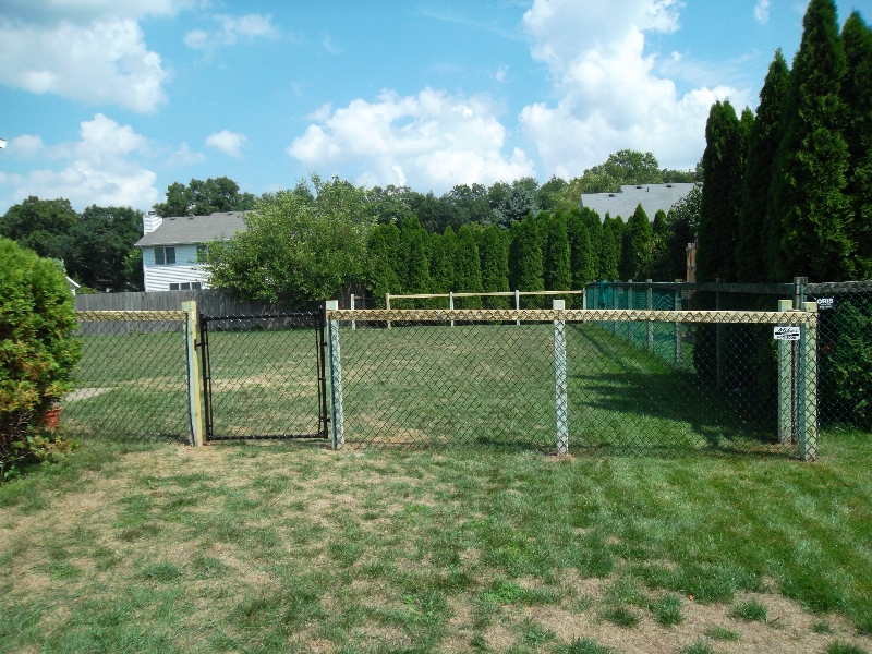 Residential Vinyl Chain Link Fencing26
