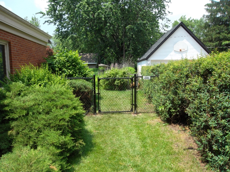 Residential Vinyl Chain Link Fencing31