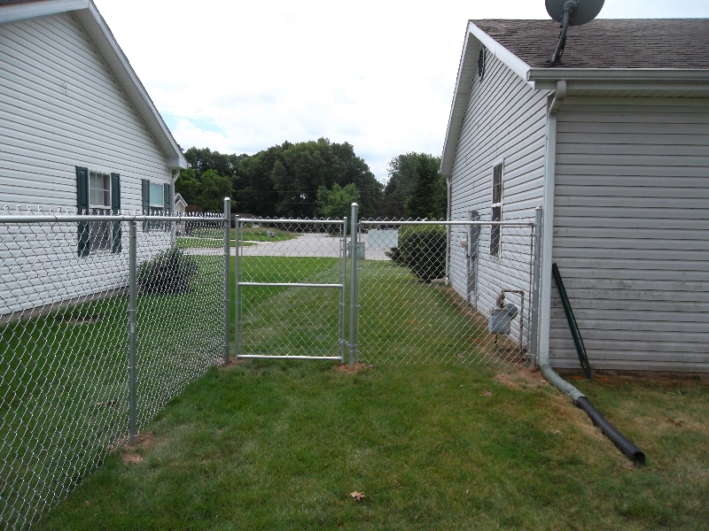Residential Chain Link Fencing25